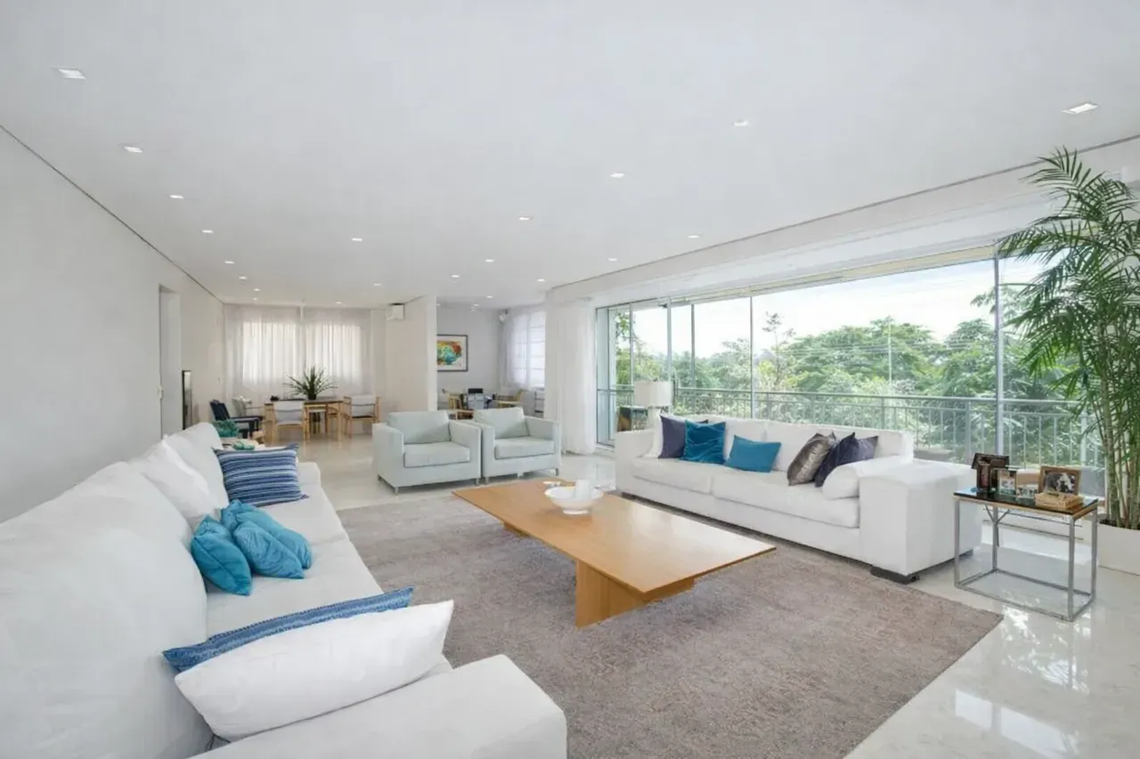 Located in the prestigious Higienópolis neighborhood, São Paulo, this magnificent luxury apartment i